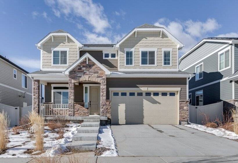 17 Mi To Downtown Denver: Modern Aurora Home!