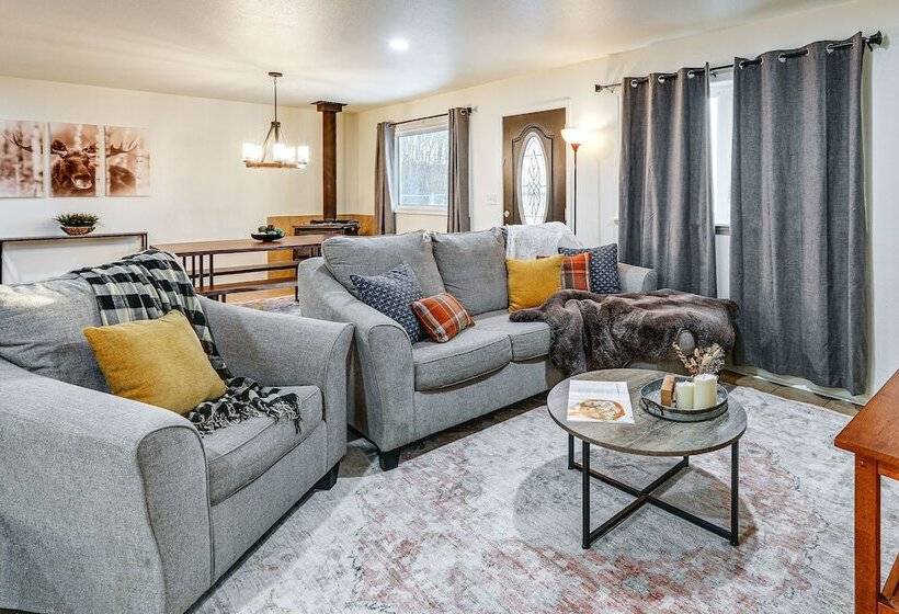 Modern Fairbanks Retreat: 11 Mi To Downtown!