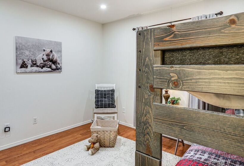 Modern Fairbanks Retreat: 11 Mi To Downtown!