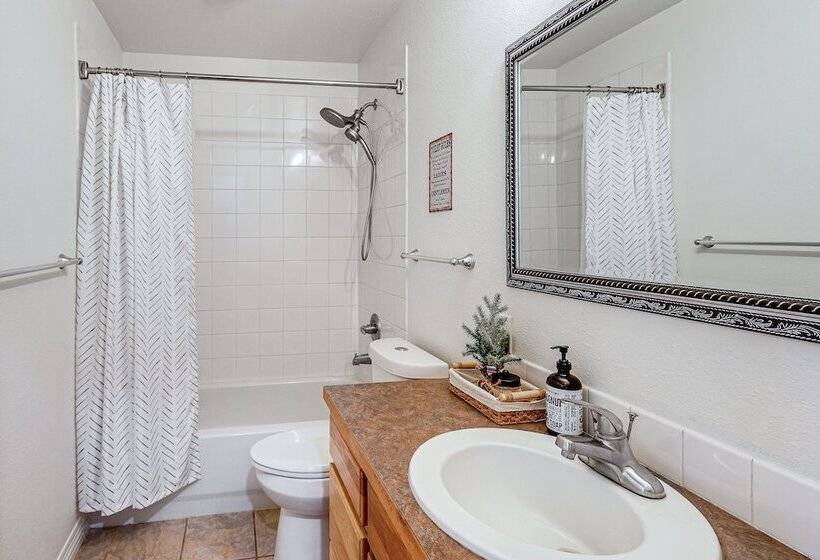 Modern Fairbanks Retreat: 11 Mi To Downtown!