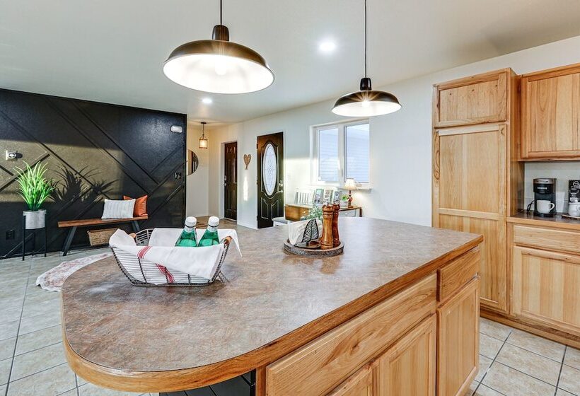 Modern Fairbanks Retreat: 11 Mi To Downtown!