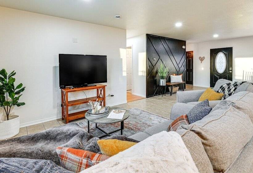 Modern Fairbanks Retreat: 11 Mi To Downtown!