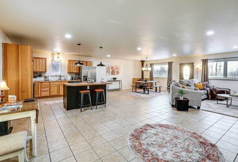 Modern Fairbanks Retreat: 11 Mi To Downtown!