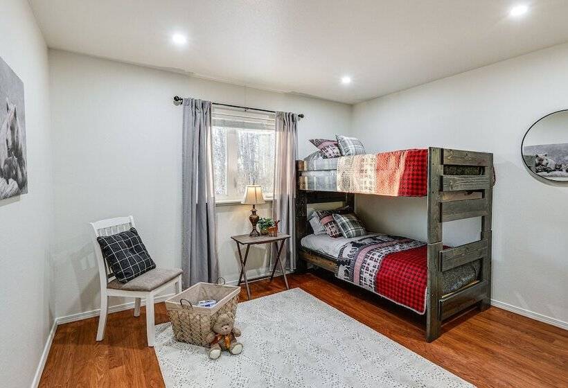 Modern Fairbanks Retreat: 11 Mi To Downtown!