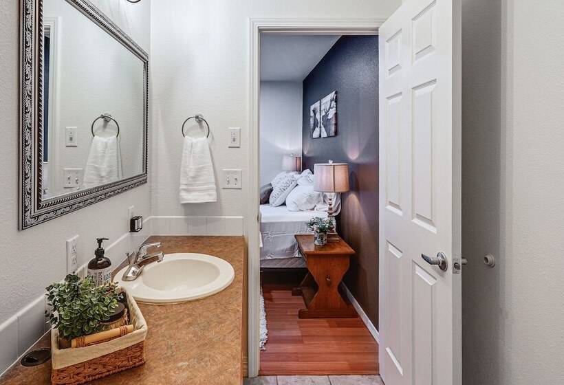 Modern Fairbanks Retreat: 11 Mi To Downtown!