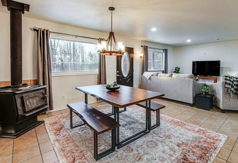 Modern Fairbanks Retreat: 11 Mi To Downtown!