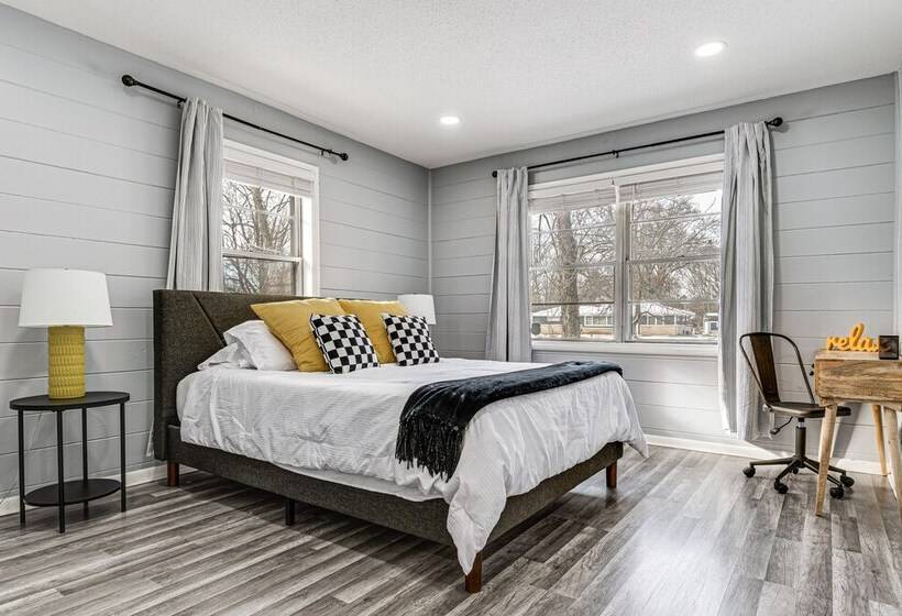 Modern Home ~ 6 Mi To Downtown Indy: Pets Welcome!