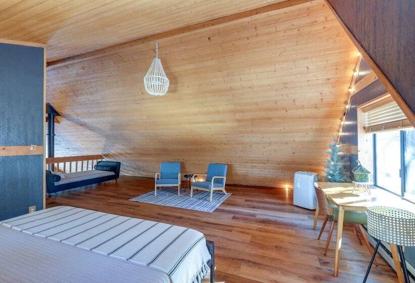 Munds Park Cabin W/ Deck & Fire Pit: Walk To Trail