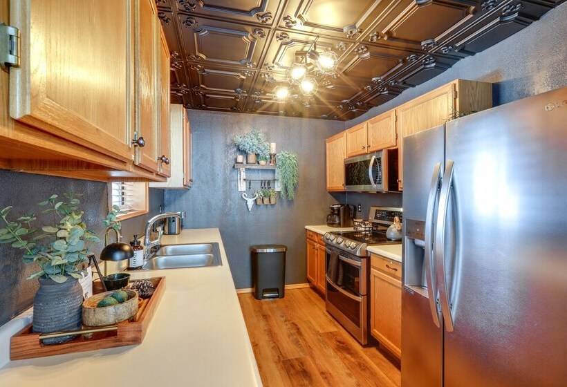 Munds Park Cabin W/ Deck & Fire Pit: Walk To Trail