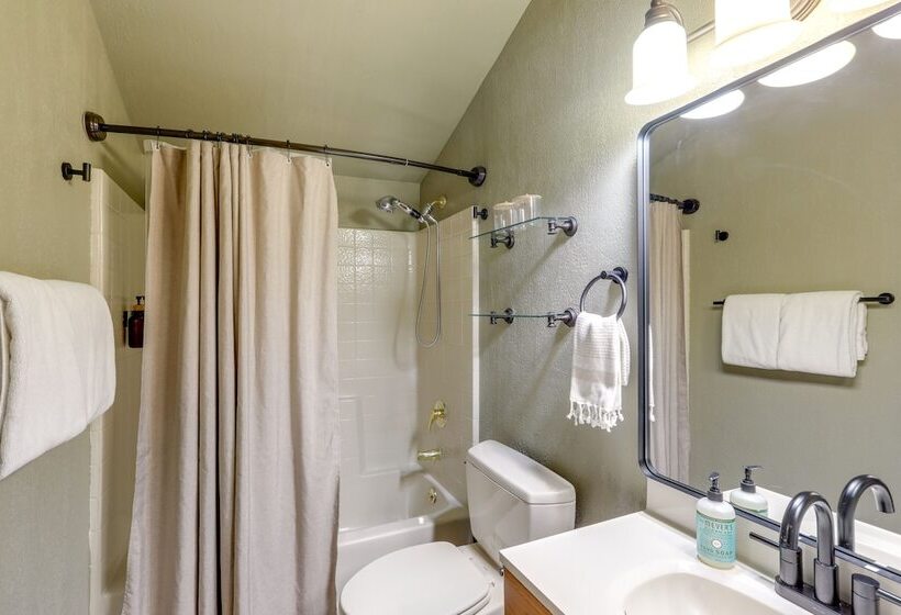 Munds Park Cabin W/ Deck & Fire Pit: Walk To Trail