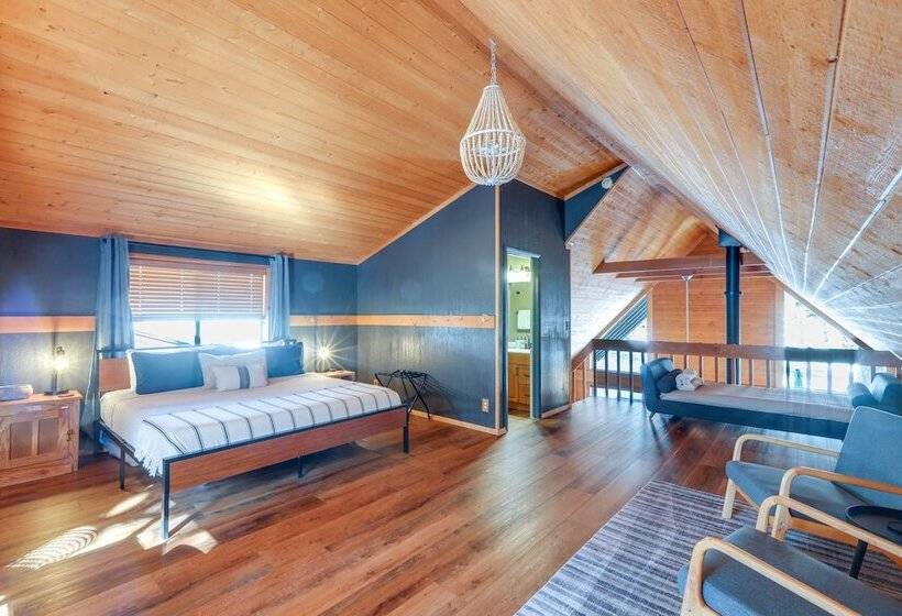 Munds Park Cabin W/ Deck & Fire Pit: Walk To Trail