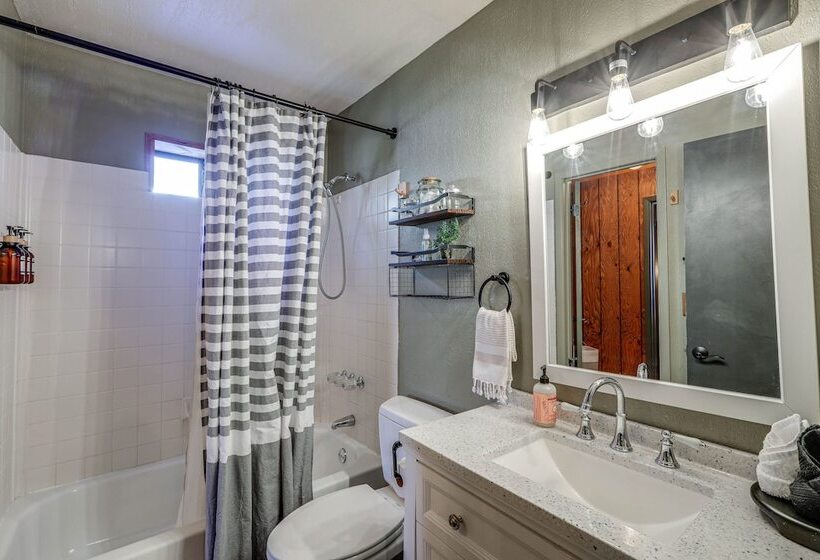 Munds Park Cabin W/ Deck & Fire Pit: Walk To Trail