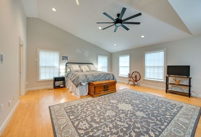 Monterey Home W/ Hot Tub, Pool & Game Room!