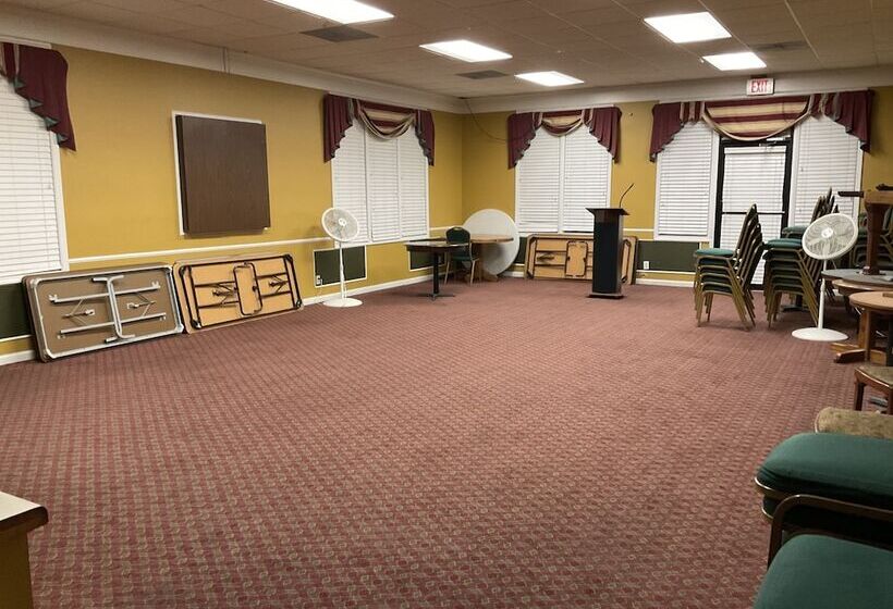 汽车旅馆  Covered Bridge Inn & Suites