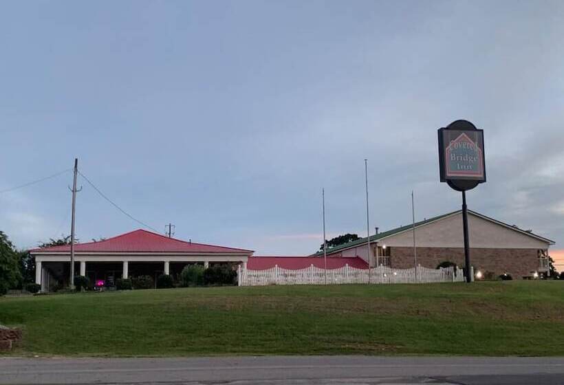 汽车旅馆  Covered Bridge Inn & Suites