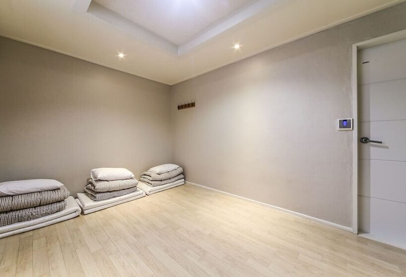 모텔 Tongyeong Seopirang