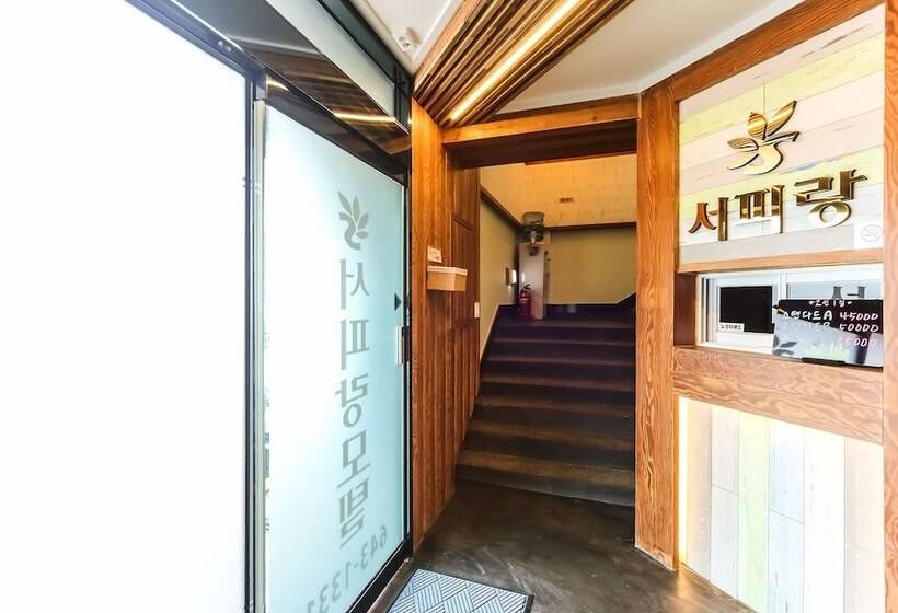 모텔 Tongyeong Seopirang