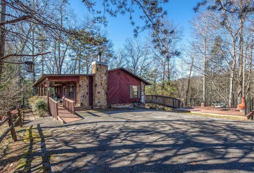 Peaceful 2br In Mountains W/ Private Hot Tub!