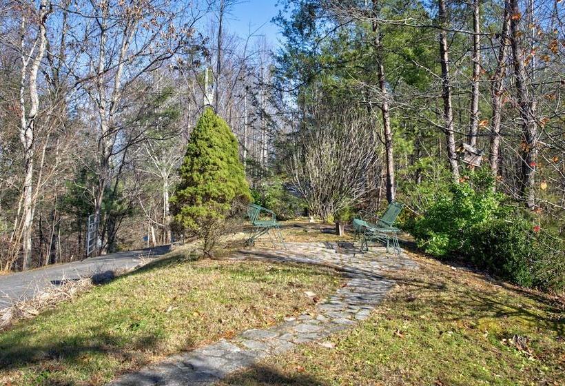 Peaceful 2br In Mountains W/ Private Hot Tub!