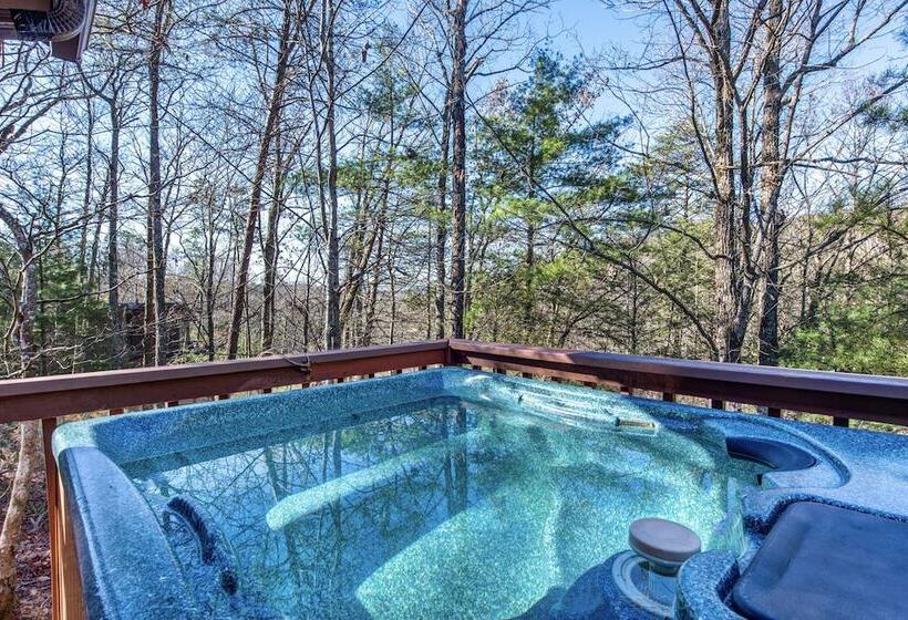 Peaceful 2br In Mountains W/ Private Hot Tub!