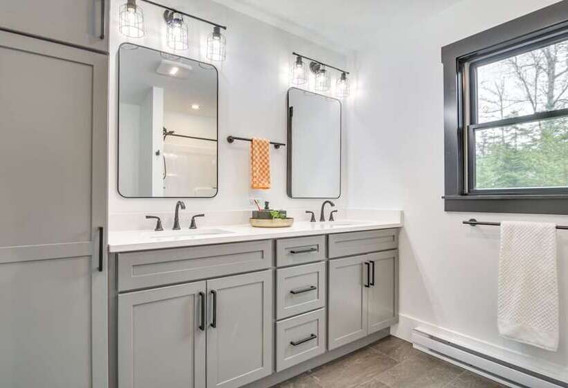 Mountain View Bethel Cabin: Game Room & Deck