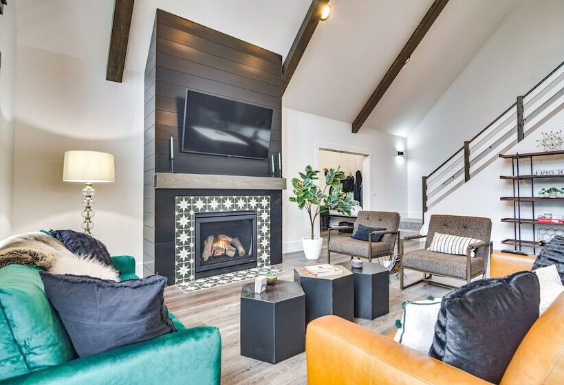 Mountain View Bethel Cabin: Game Room & Deck