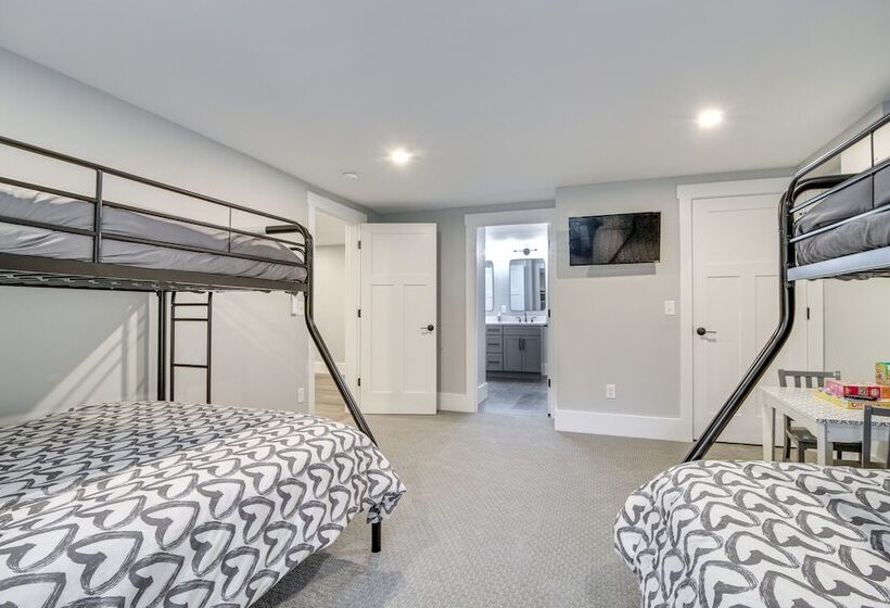 Mountain View Bethel Cabin: Game Room & Deck