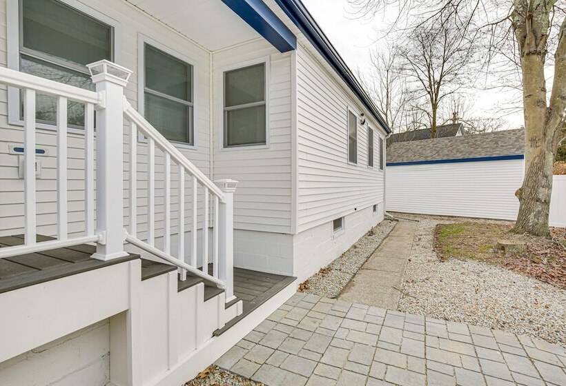 Old Orchard Beach Home: Steps To Beach & Pier!