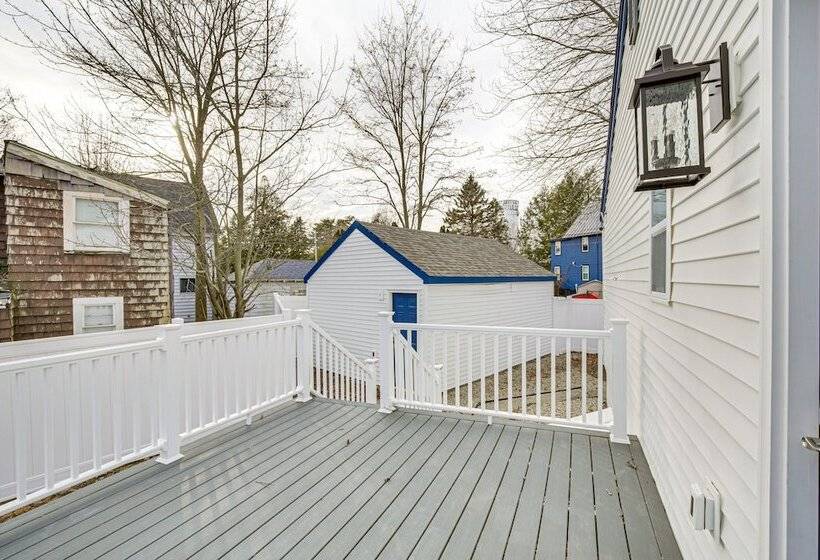 Old Orchard Beach Home: Steps To Beach & Pier!