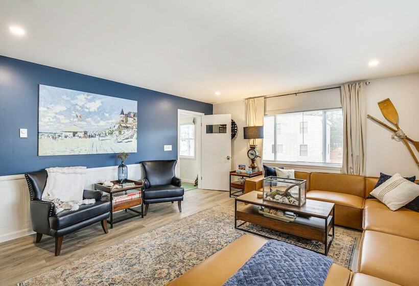 Old Orchard Beach Home: Steps To Beach & Pier!