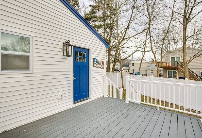 Old Orchard Beach Home: Steps To Beach & Pier!