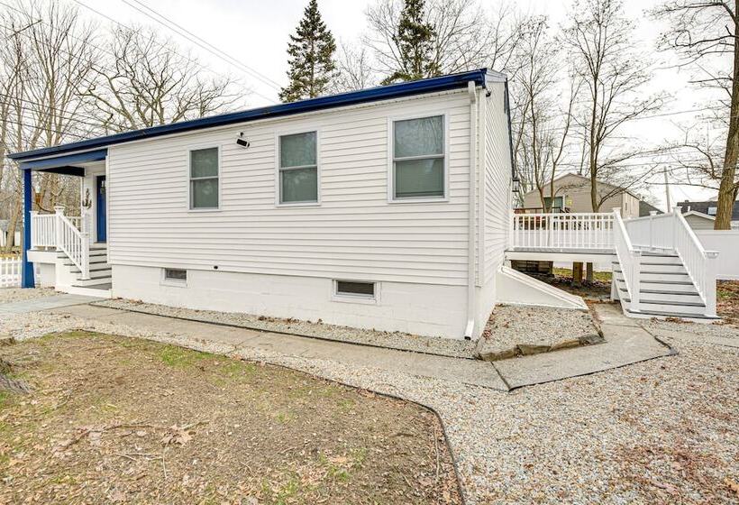 Old Orchard Beach Home: Steps To Beach & Pier!