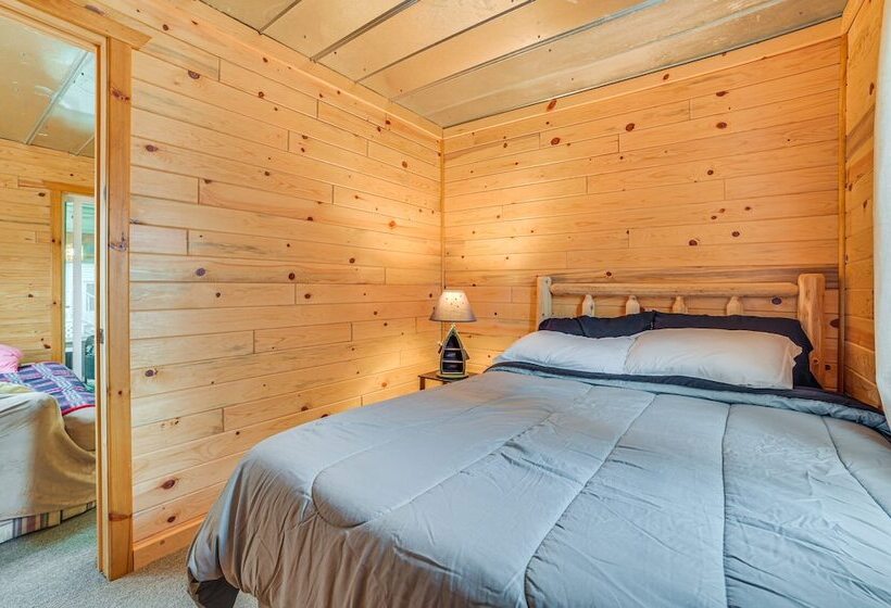 Oscoda Cabin W/ Charcoal Grill: Walk To Lake Huron