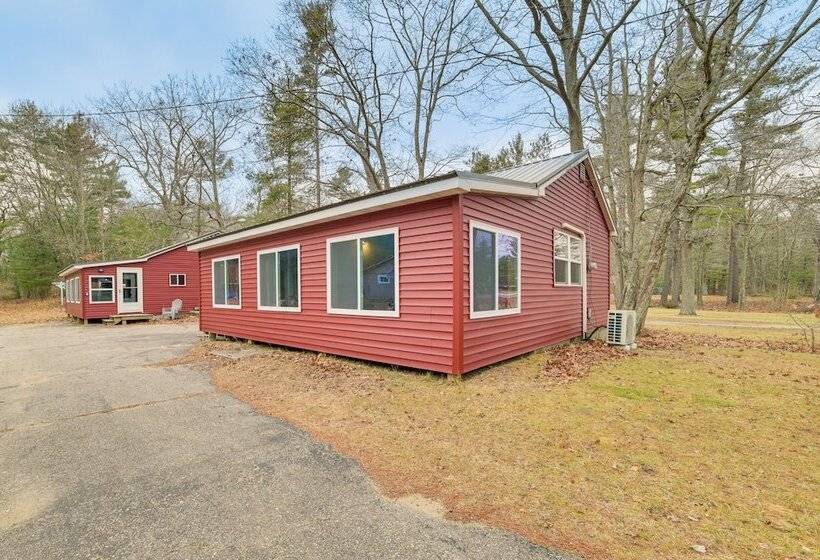 Oscoda Cabin W/ Charcoal Grill: Walk To Lake Huron