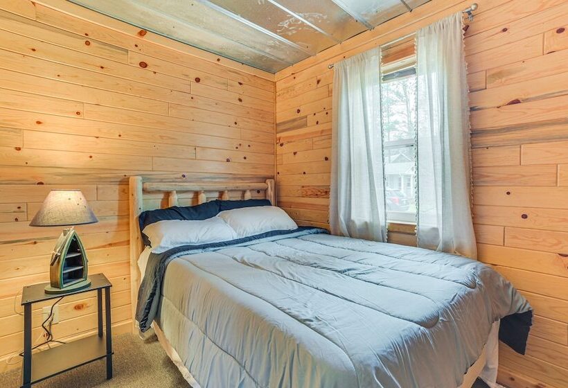 Oscoda Cabin W/ Charcoal Grill: Walk To Lake Huron