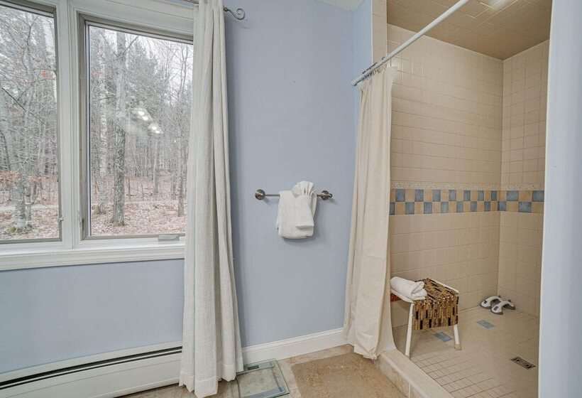 Peaceful Cavendish Retreat W/ Hot Tub & Fireplace!