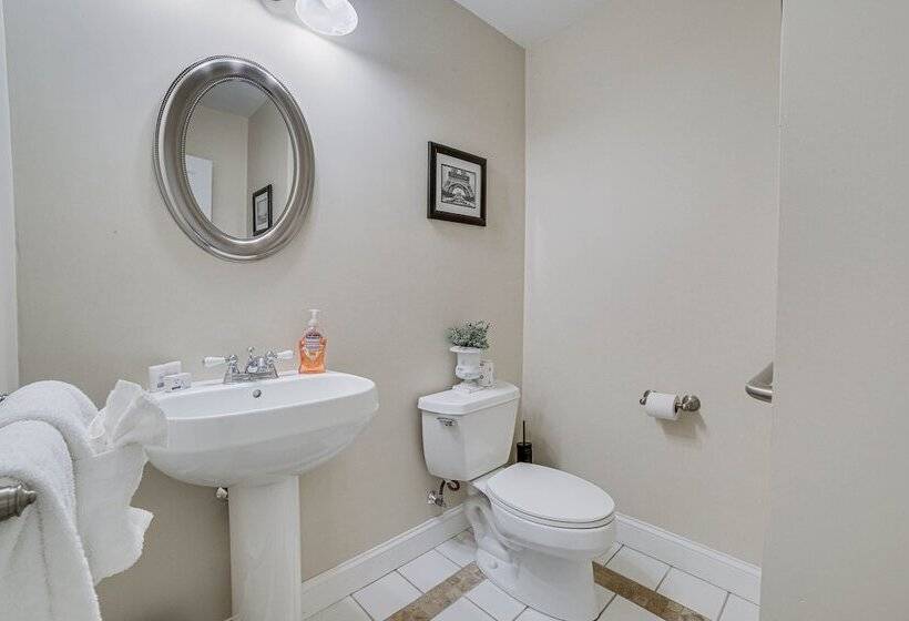 Peaceful Cavendish Retreat W/ Hot Tub & Fireplace!