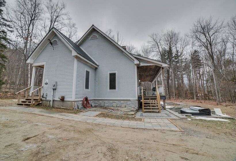 Peaceful Cavendish Retreat W/ Hot Tub & Fireplace!