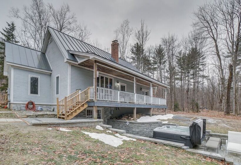 Peaceful Cavendish Retreat W/ Hot Tub & Fireplace!
