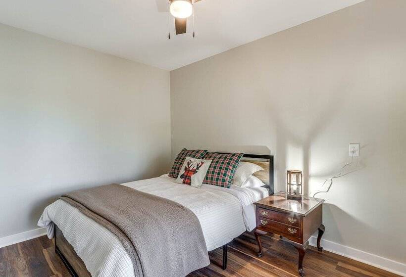Peaceful Ellijay Cabin: Pool Access & Resort Perks