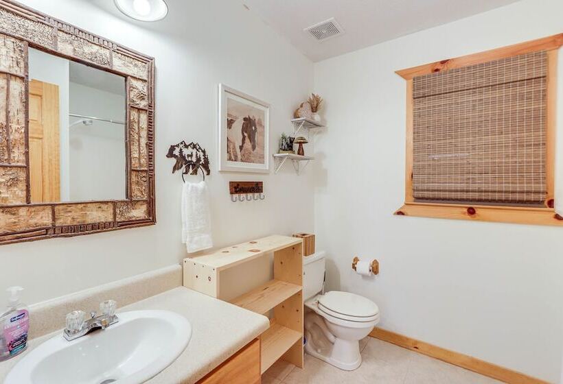 Peaceful Ellijay Cabin: Pool Access & Resort Perks