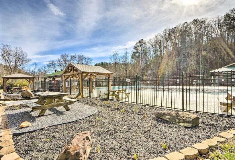 Peaceful Ellijay Cabin: Pool Access & Resort Perks