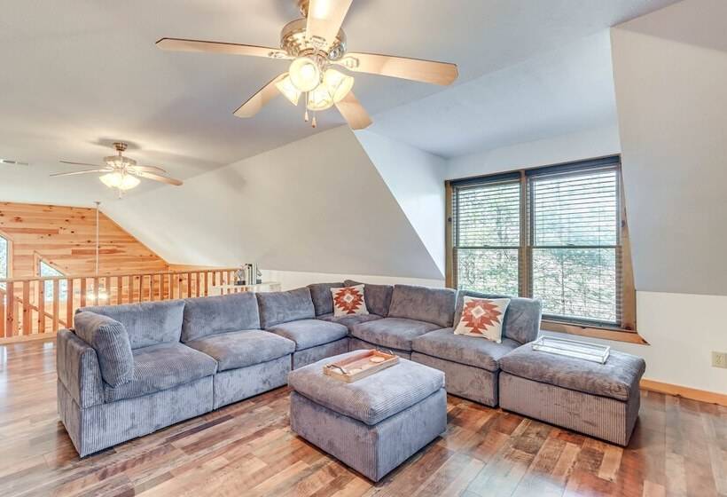 Peaceful Ellijay Cabin: Pool Access & Resort Perks