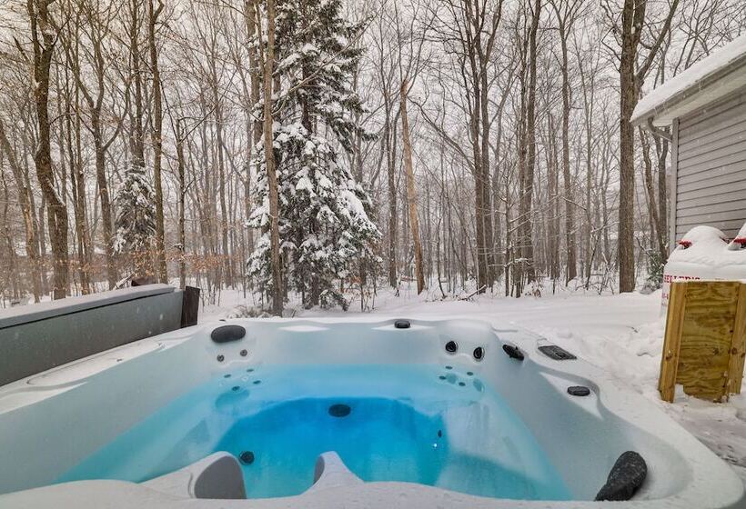 Pennsylvania Home W/ Hot Tub: 7 Mi To Kalahari!
