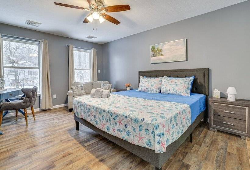 Pennsylvania Home W/ Hot Tub: 7 Mi To Kalahari!