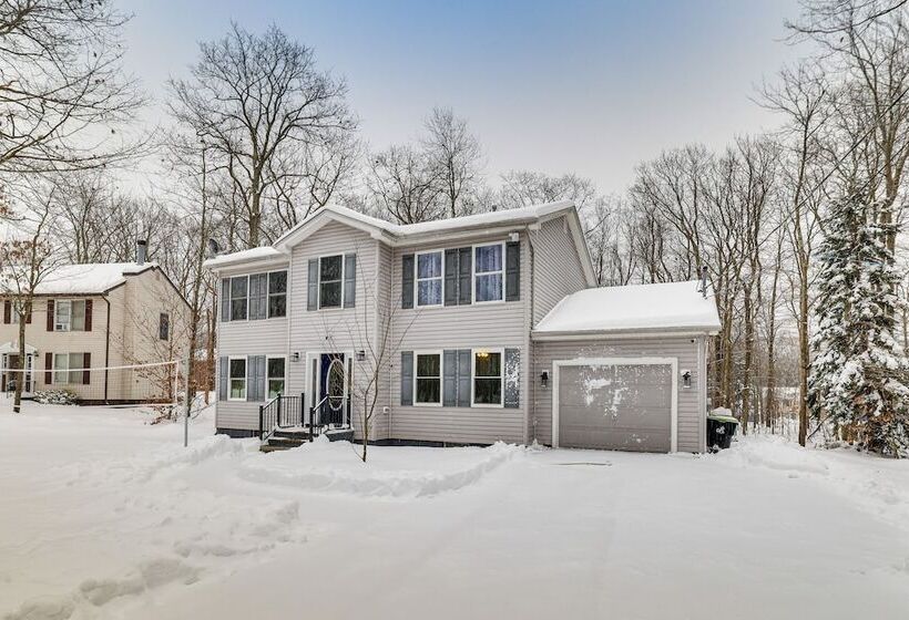 Pennsylvania Home W/ Hot Tub: 7 Mi To Kalahari!