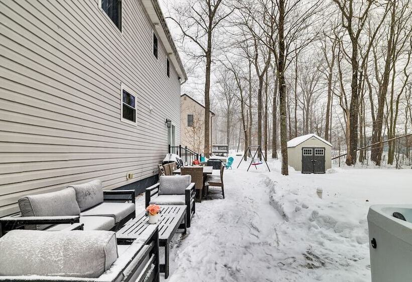 Pennsylvania Home W/ Hot Tub: 7 Mi To Kalahari!
