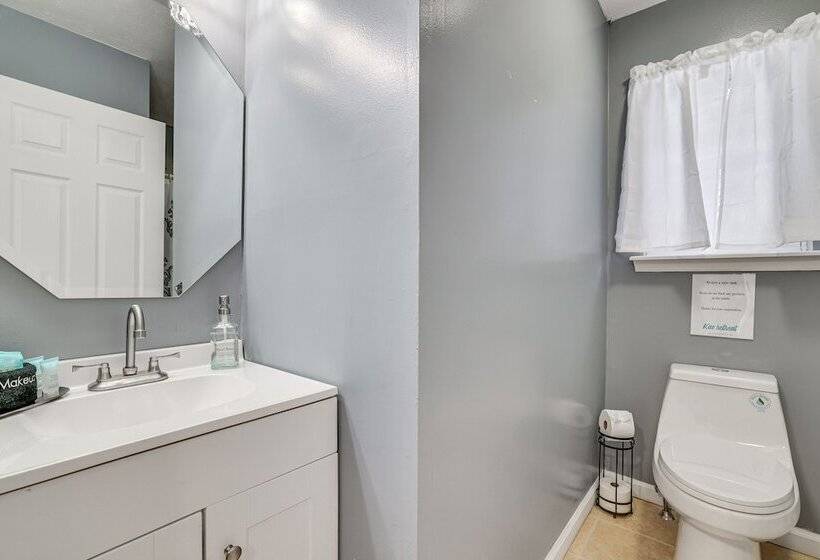 Pennsylvania Home W/ Hot Tub: 7 Mi To Kalahari!