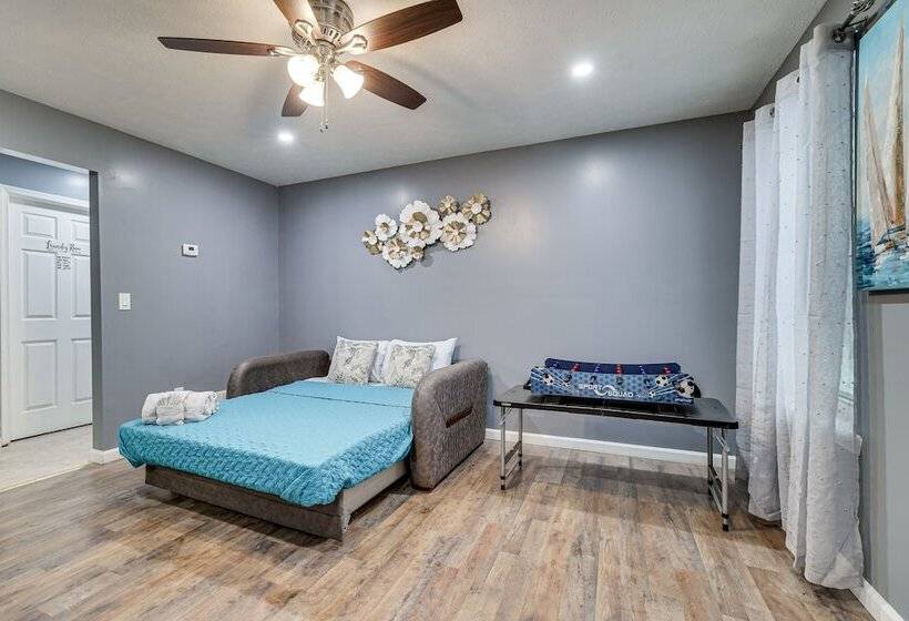 Pennsylvania Home W/ Hot Tub: 7 Mi To Kalahari!
