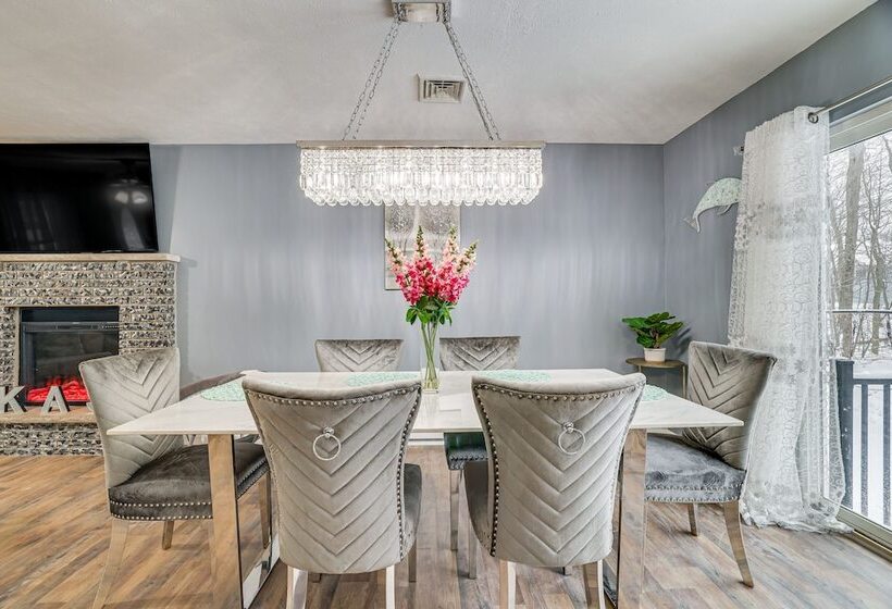 Pennsylvania Home W/ Hot Tub: 7 Mi To Kalahari!